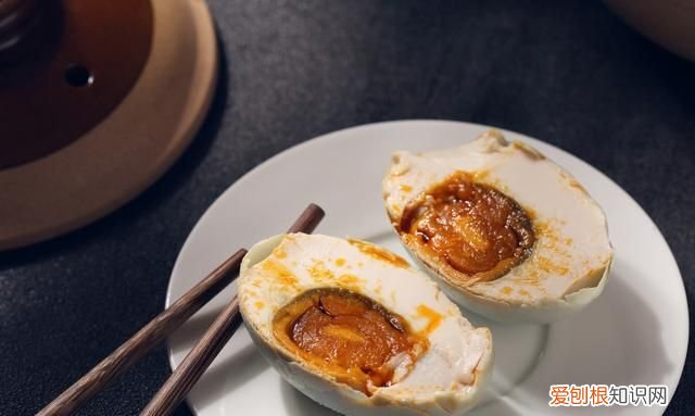 汪曾祺咸鸭蛋腌制方法,汪曾祺力荐的高邮咸鸭蛋妙在哪里