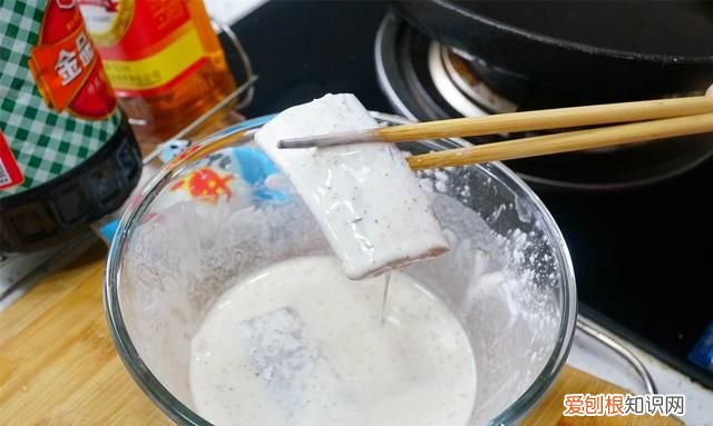 炸带鱼挂糊之前需要放什么料 炸带鱼挂糊用面粉还是淀粉