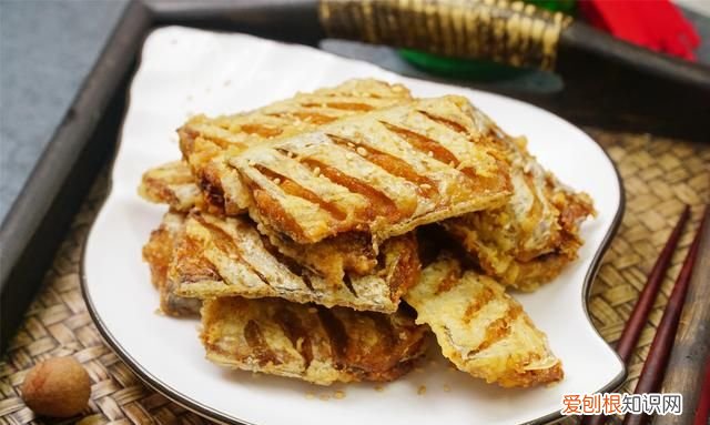 炸带鱼挂糊之前需要放什么料 炸带鱼挂糊用面粉还是淀粉