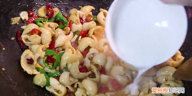 爆炒肥肠的正宗做法入口香脆