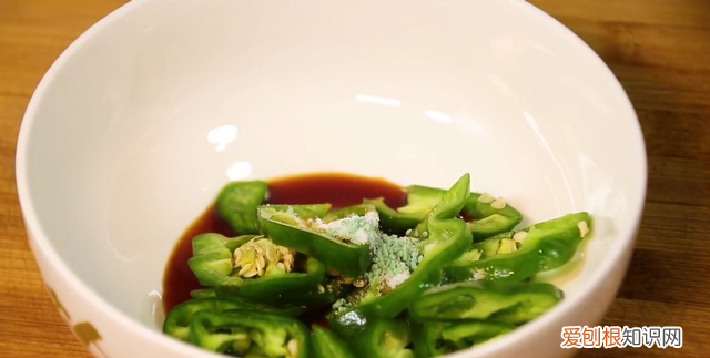 爆炒肥肠的正宗做法入口香脆