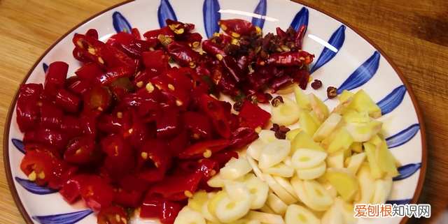 爆炒肥肠的正宗做法入口香脆