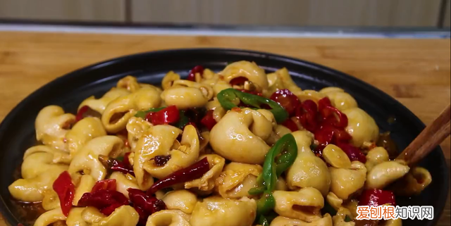 爆炒肥肠的正宗做法入口香脆