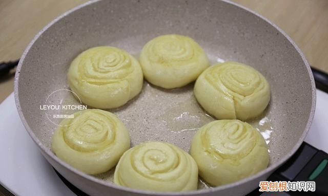 1碗面粉,1包牛奶,1个鸡蛋,烙好的饼和面包一样好吃吗