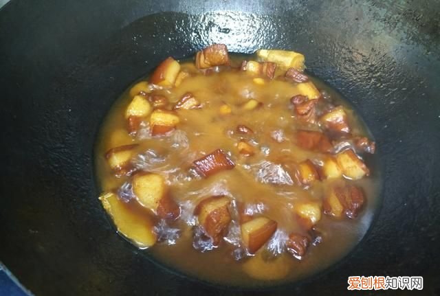 红烧肉炒糖色用大火还是小火