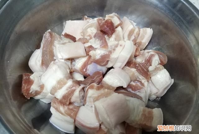 红烧肉炒糖色用大火还是小火