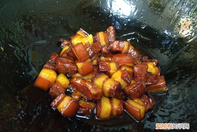 红烧肉炒糖色用大火还是小火