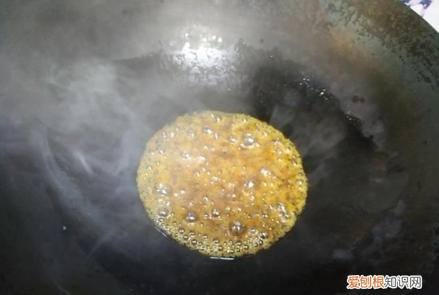 红烧肉炒糖色用大火还是小火