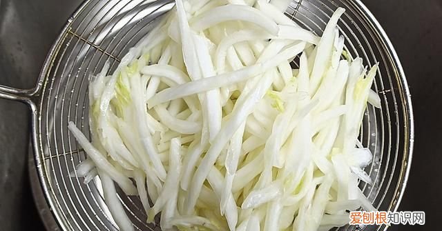 冬天多吃大白菜教你好吃做法,红烧猪肉罐头和大白菜怎么做好吃