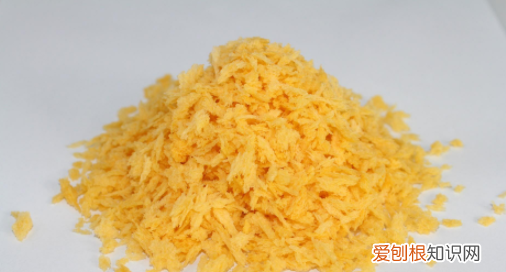 面包糠和面包粉的区别 炸东西用面包糠好还是面包粉好