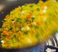 炒小米饭图,制作小米酥小米炒还是炸