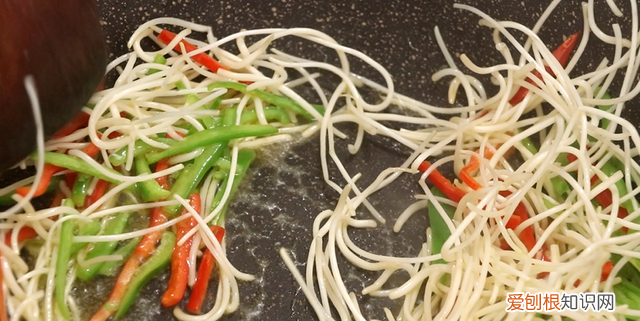 豆芽怎么炒好吃又简单,凉拌豆芽教程超级开胃