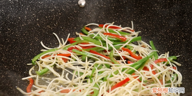 豆芽怎么炒好吃又简单,凉拌豆芽教程超级开胃