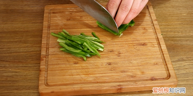 豆芽怎么炒好吃又简单,凉拌豆芽教程超级开胃