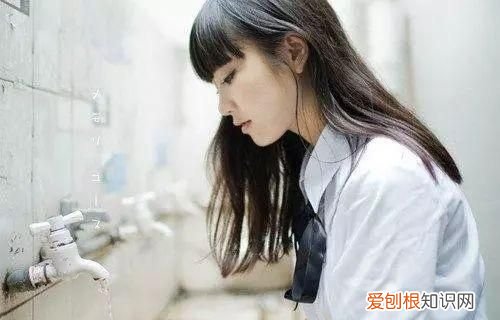 宁愿跑起来被拌倒无数次,也不愿规规矩矩走一辈子图片