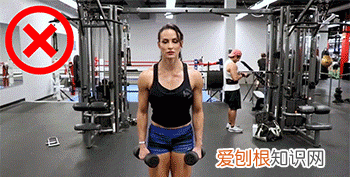 哑铃侧平举的动作要领,练肩中束哑铃侧平举动作要领