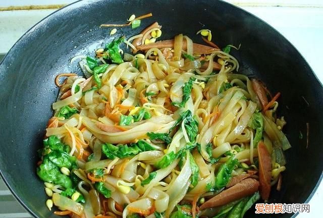 怎么炒河粉才能不粘锅不断,铁板烧上炒河粉怎么炒不粘锅不碎