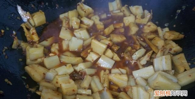 莲藕丁怎么做好吃又简单,莲藕季必吃的醋溜脆藕条酸辣爽口