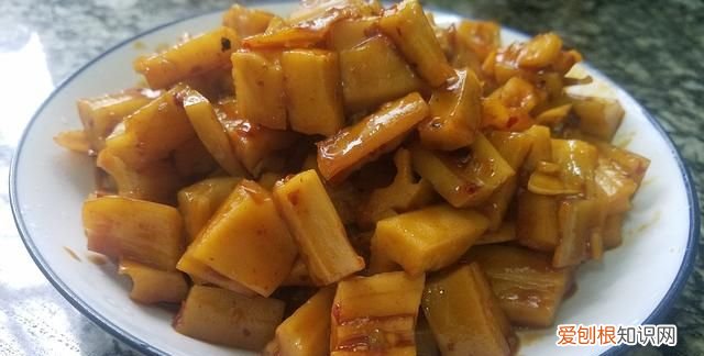 莲藕丁怎么做好吃又简单,莲藕季必吃的醋溜脆藕条酸辣爽口