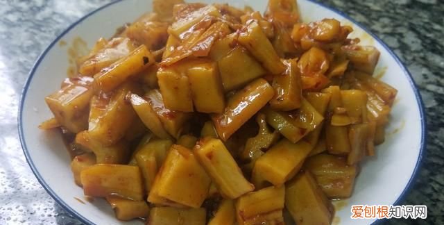 莲藕丁怎么做好吃又简单,莲藕季必吃的醋溜脆藕条酸辣爽口