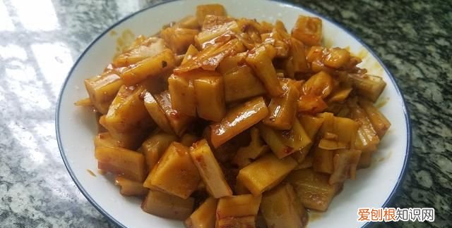 莲藕丁怎么做好吃又简单,莲藕季必吃的醋溜脆藕条酸辣爽口