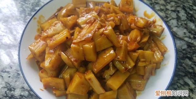 莲藕丁怎么做好吃又简单,莲藕季必吃的醋溜脆藕条酸辣爽口