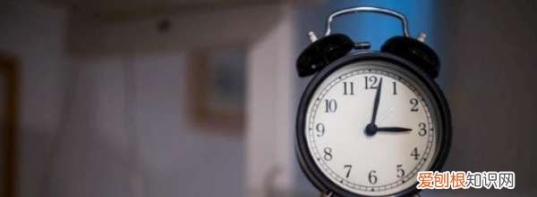 闹钟应该怎么调,闹钟怎么设置时间