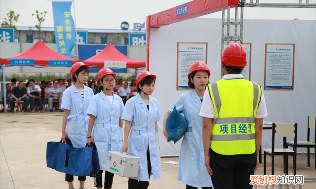 工地上戴的安全帽颜色等级分吗 工地安全帽颜色代表什么身份