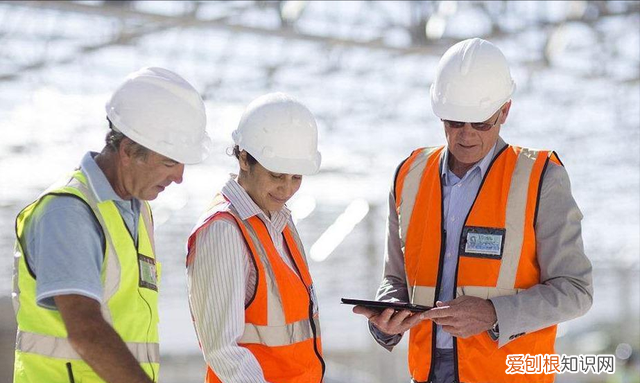 工地上戴的安全帽颜色等级分吗 工地安全帽颜色代表什么身份