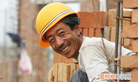 工地上戴的安全帽颜色等级分吗 工地安全帽颜色代表什么身份