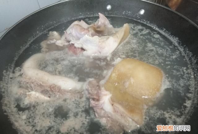 怎样炒羊肉会让羊肉软嫩好吃,家庭炒羊肉咋做羊肉放不放姜和葱