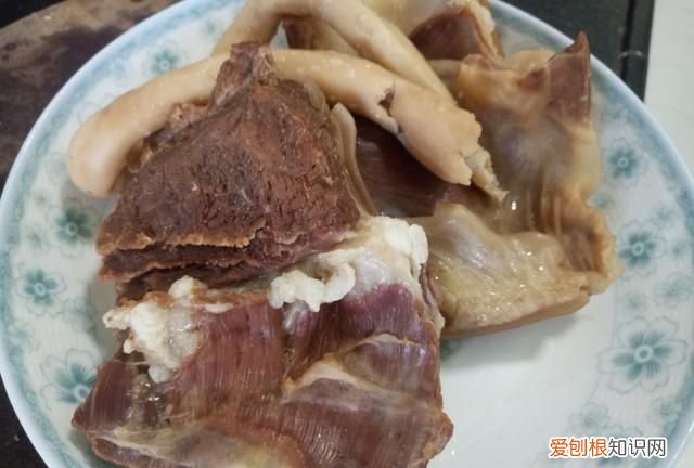 怎样炒羊肉会让羊肉软嫩好吃,家庭炒羊肉咋做羊肉放不放姜和葱