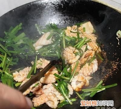 韭菜炒鱿鱼圈做法步骤 海鲜蘸料韭菜炒鱿鱼
