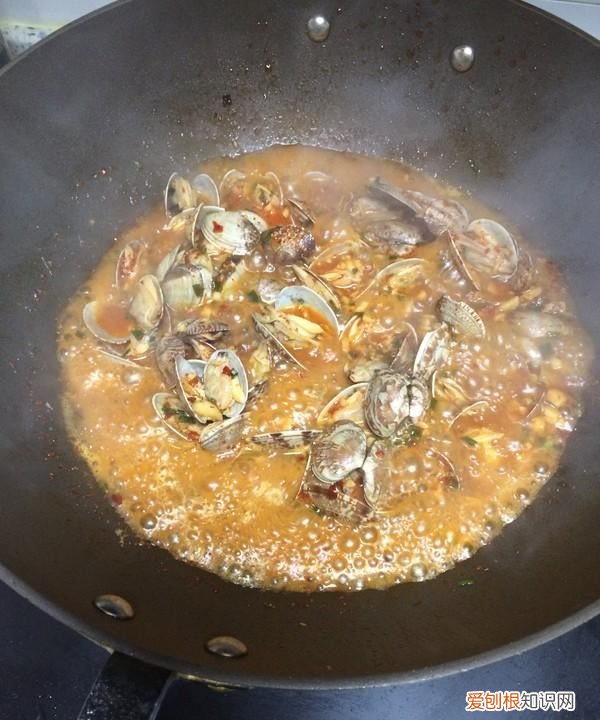 赶海老大哥教我这样炒花蛤，比饭店做的还好吃，麻辣鲜香真够劲