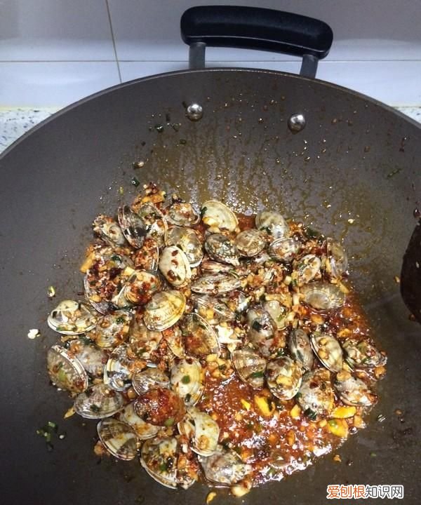 赶海老大哥教我这样炒花蛤，比饭店做的还好吃，麻辣鲜香真够劲