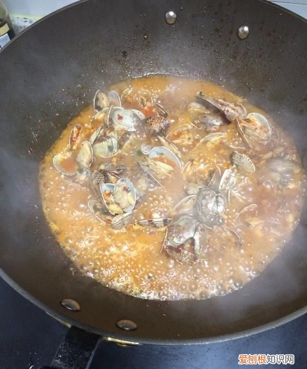 赶海老大哥教我这样炒花蛤，比饭店做的还好吃，麻辣鲜香真够劲