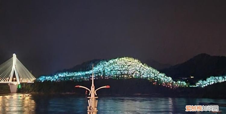 对灯光秀美景的描述，2021国庆拈花湾灯光秀时间安排表