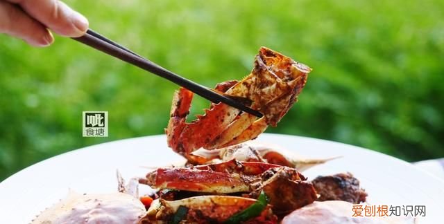 螃蟹就喜欢炒着吃,出锅鲜香美味,再喝两杯小酒太解馋了