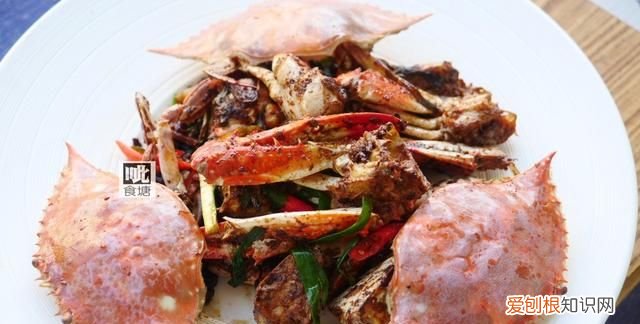 螃蟹就喜欢炒着吃,出锅鲜香美味,再喝两杯小酒太解馋了