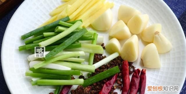 螃蟹就喜欢炒着吃,出锅鲜香美味,再喝两杯小酒太解馋了