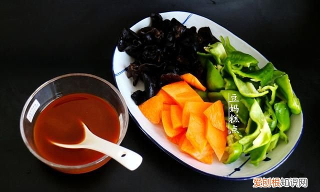 炒豆腐,加上这3样一起炒,好看又下饭的菜