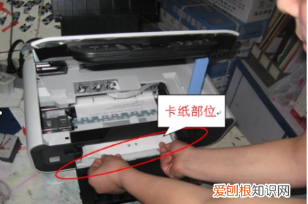 打印机放纸卡扣怎么调,打印机放纸的卡槽怎么移动