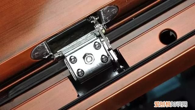 小角度铰链和普通铰链区别 铰链知识讲解