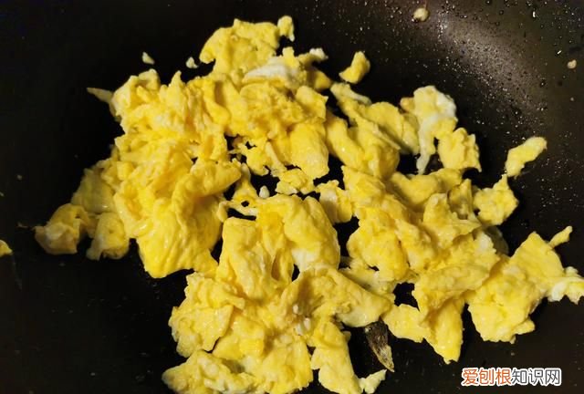 有一种叶子和根可以炒肉吃