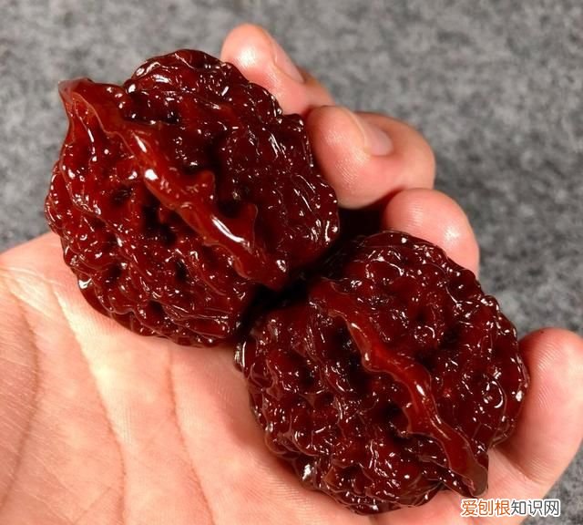 文玩核桃用什么东西才能快速包浆