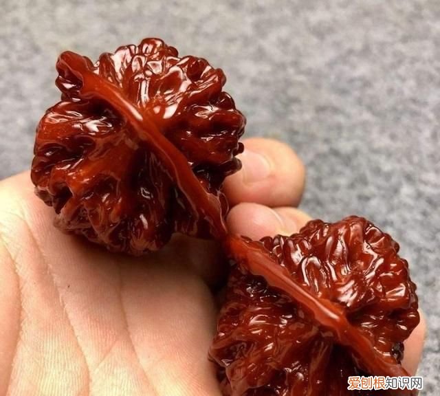 文玩核桃用什么东西才能快速包浆