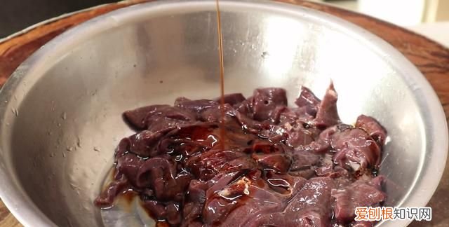 猪肝怎么炒好吃又嫩又不老窍门,猪肝怎样炒才能鲜嫩不老