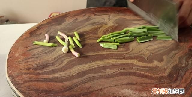 猪肝怎么炒好吃又嫩又不老窍门,猪肝怎样炒才能鲜嫩不老