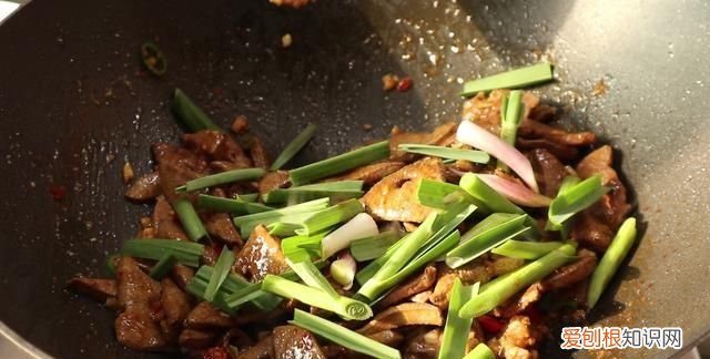 猪肝怎么炒好吃又嫩又不老窍门,猪肝怎样炒才能鲜嫩不老