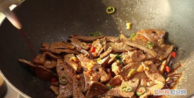 猪肝怎么炒好吃又嫩又不老窍门,猪肝怎样炒才能鲜嫩不老